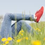 Bestimmte Schuhe können sogar einen Trainingseffekt haben. Sogenannte Aktiv-Schuhe unterstützen nicht nur das natürliche Gehen, sondern aktivieren beim Gehen auch die Muskulatur.