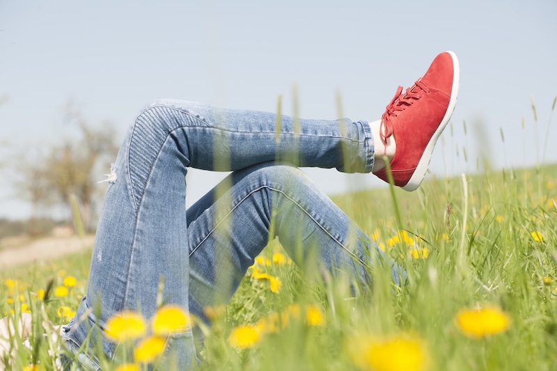 Bestimmte Schuhe können sogar einen Trainingseffekt haben. Sogenannte Aktiv-Schuhe unterstützen nicht nur das natürliche Gehen, sondern aktivieren beim Gehen auch die Muskulatur.