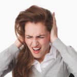 Tinnitus kann in jedem Alter beginnen und sorgt für Stress beim Betroffenen.