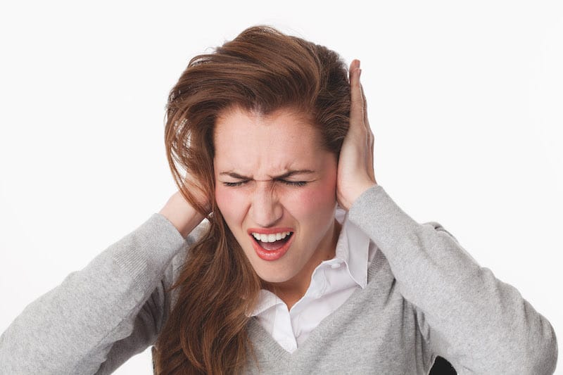 Tinnitus kann in jedem Alter beginnen und sorgt für Stress beim Betroffenen.