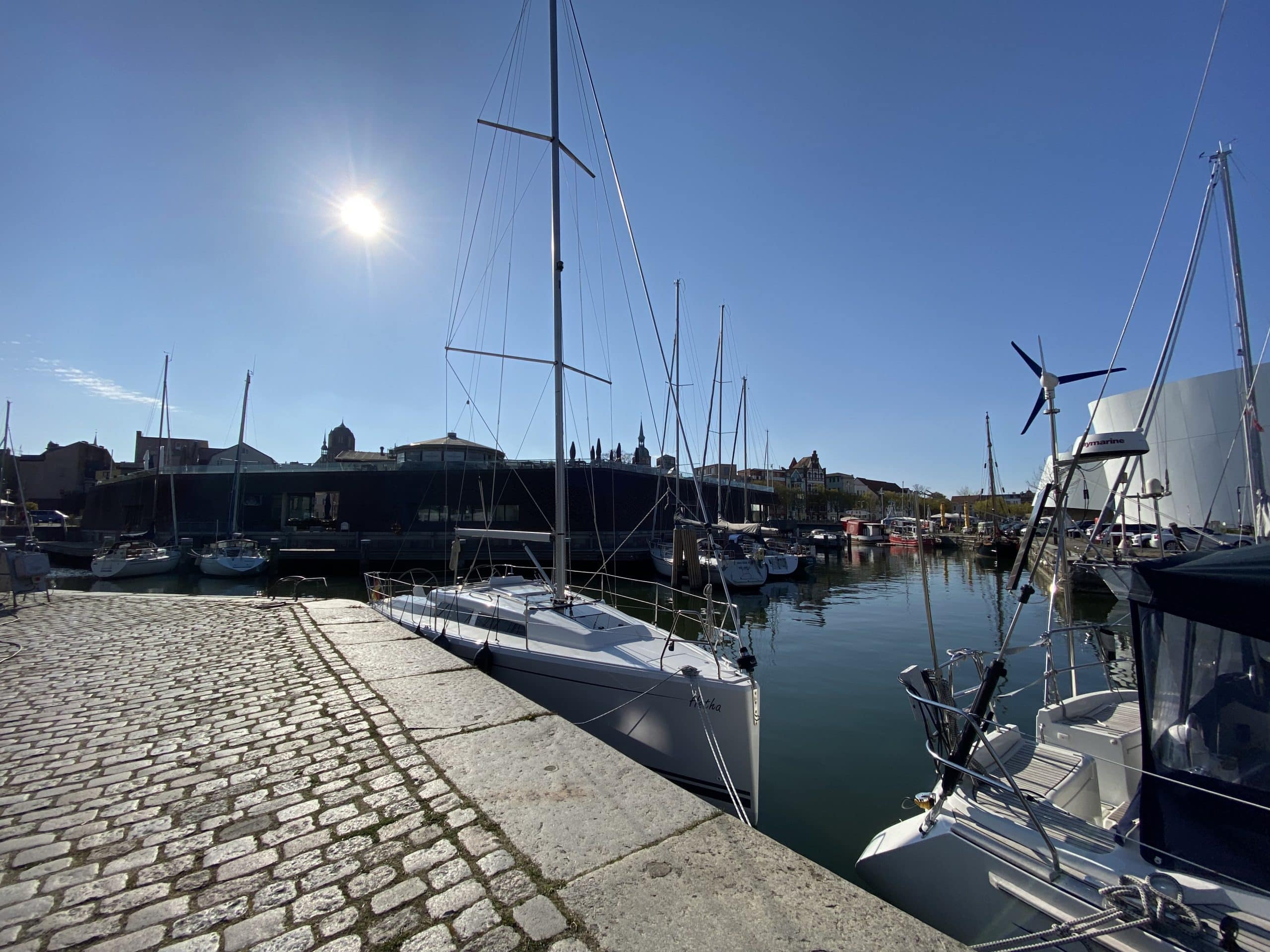 Blick auf den Hafen von Stralsund an der Ostsee. Foto: ARKM.media