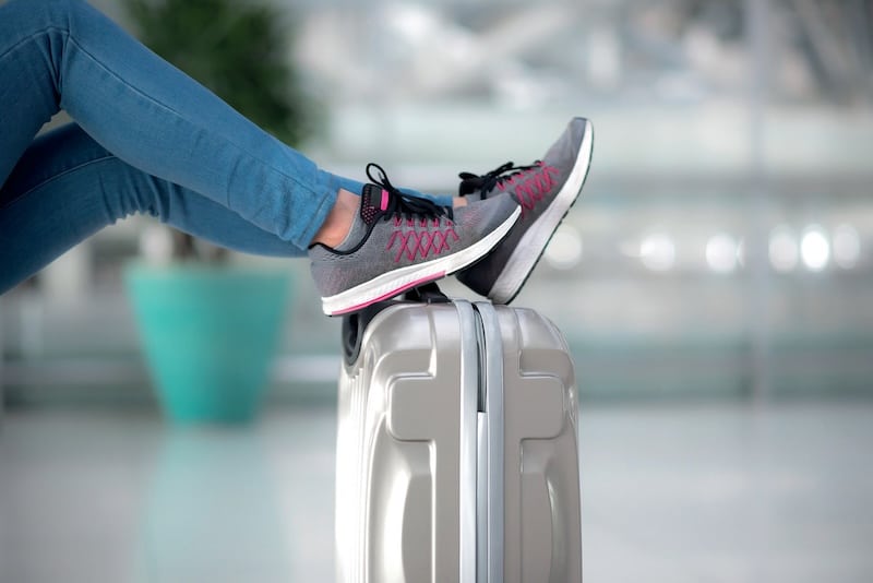 Langes Sitzen im Auto oder im Flugzeug begünstigt eine Thrombose.